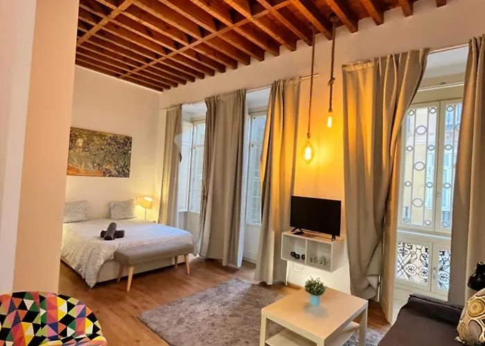 Larios Deluxe Studio